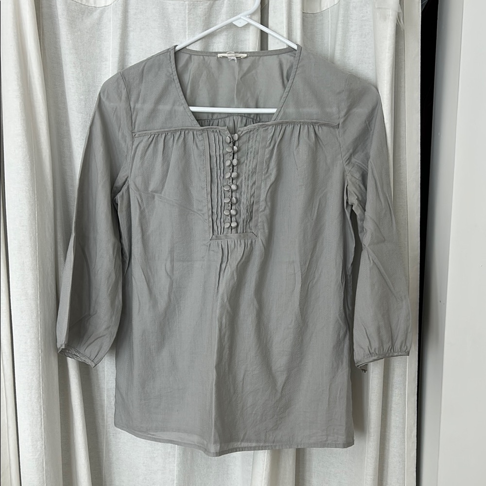 GENERRA vintage gray blouse with buttons size small